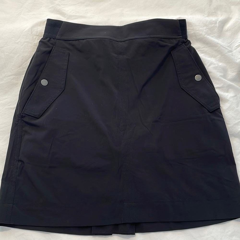 Athleta Skirt. Size 4. Black. Excellent condition.